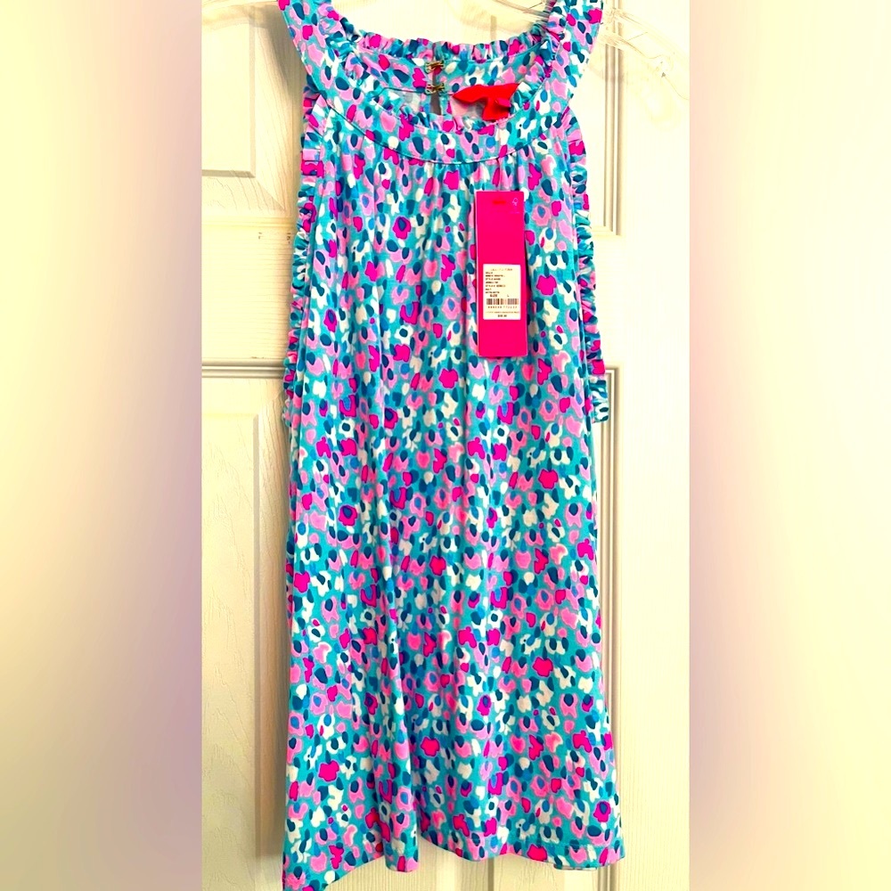 SOLD.   NWT Lilly Pulitzer Jerrica Top in Hottie Dottie print. Size L.